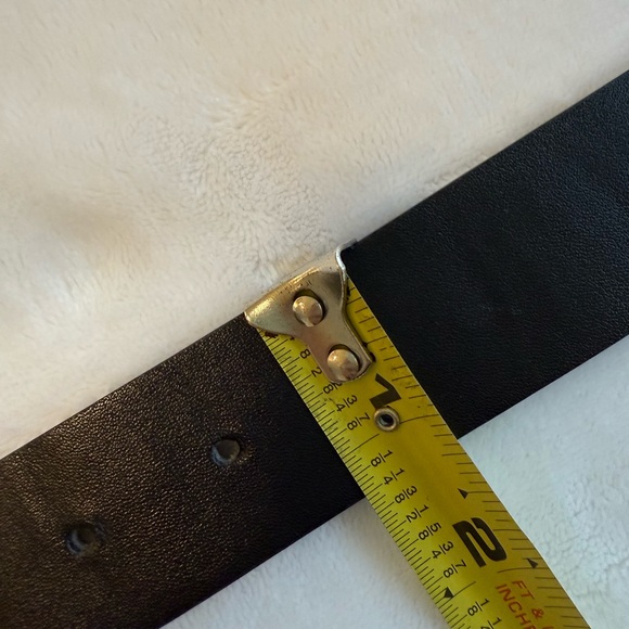 Classic Black Belt with Gold Loop Buckle – Good Condition - Picture 5 of 6